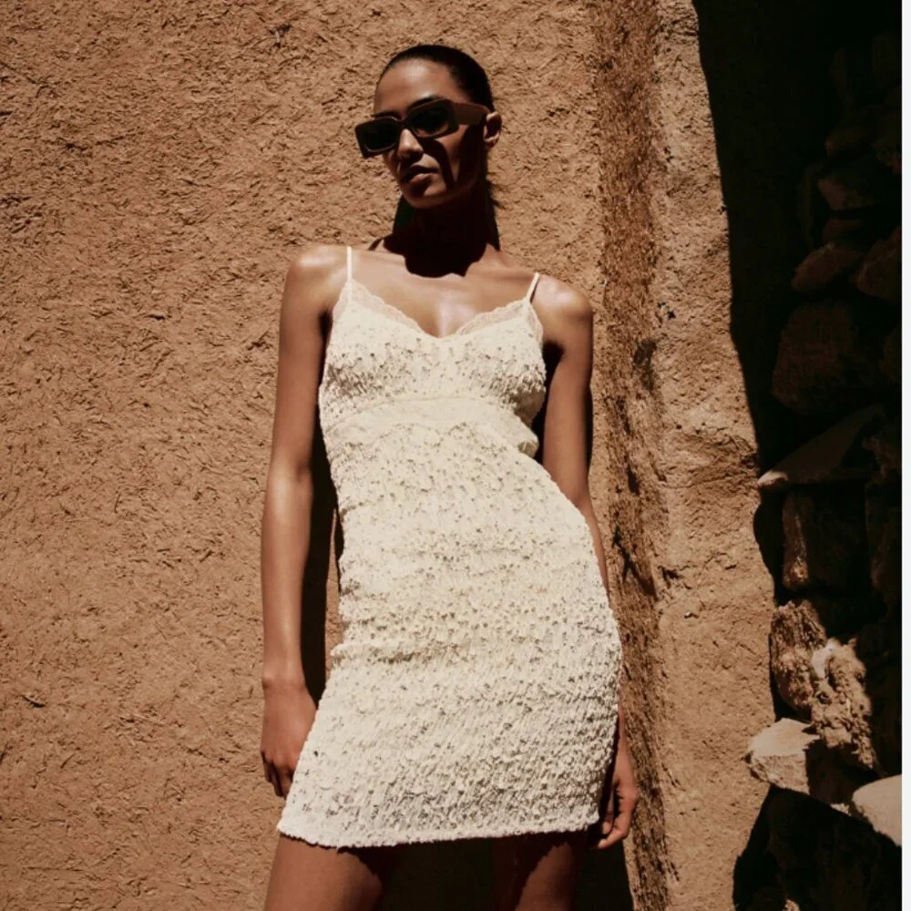 Zara  V-neck Lace Bodycon Mini Dress Off White Cream Size Medium